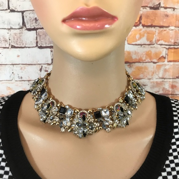 New Jeweled Statement Bib Necklace - Picture 4 of 4